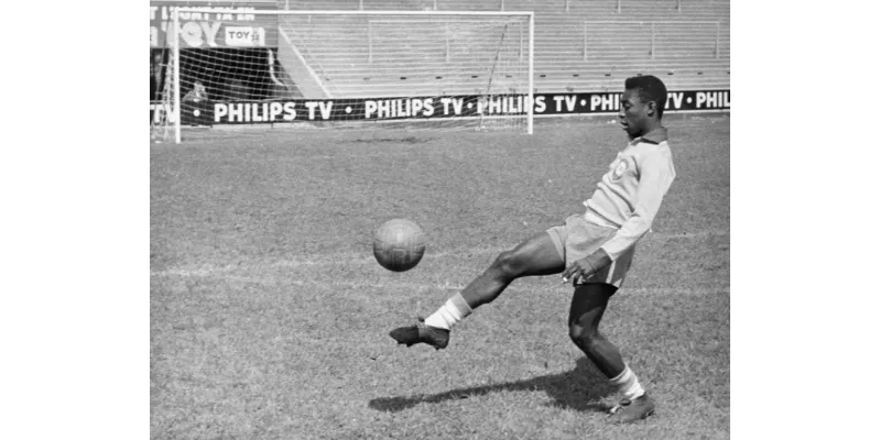 Tiểu sử Pelé với phong cách chơi bóng huyền thoại